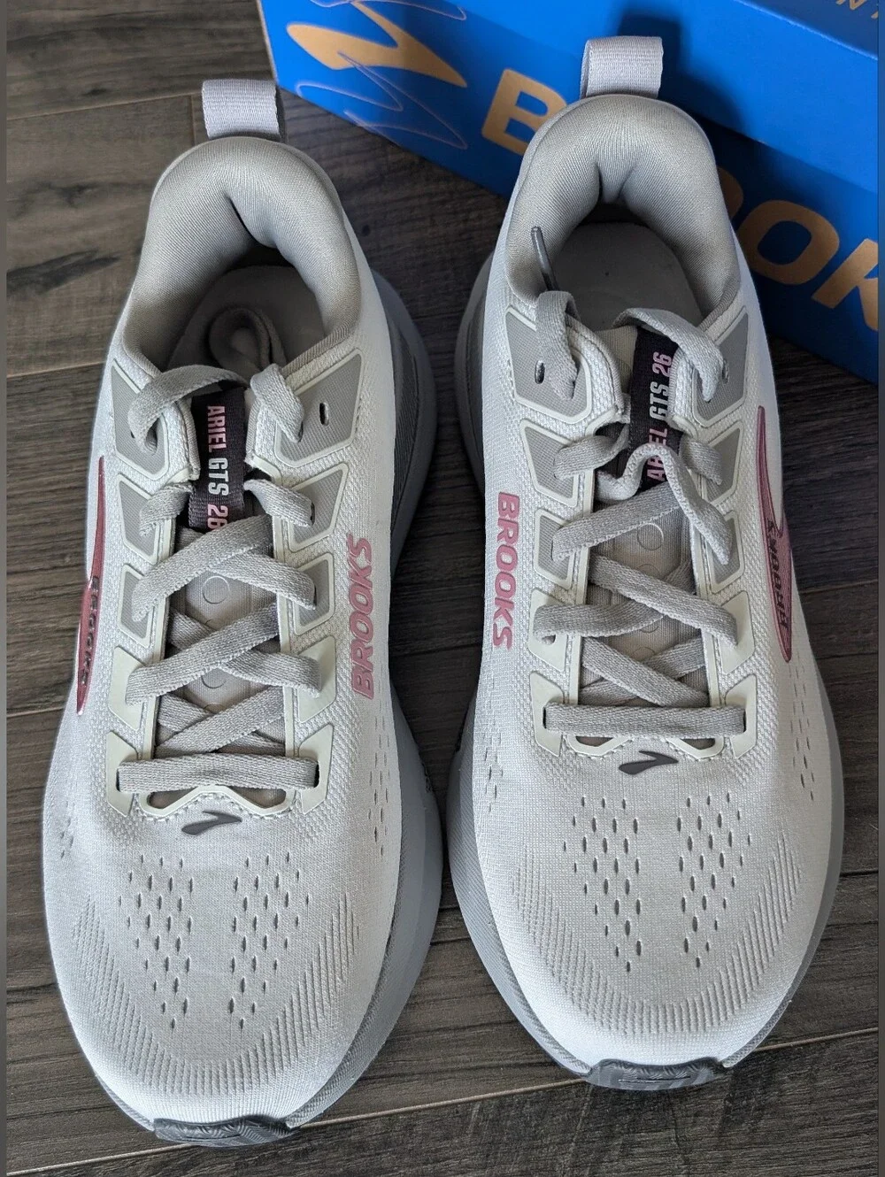 BRAND NEW Brooks Ariel GTS 26 Women's 8.5B Oyster Mushroom/Alloy/Pink